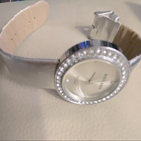 Silver Quartz Watch with Rhinestones, second hand, and working Battery - Picture 3 of 4